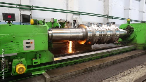 roll mill processing grinding on the machine