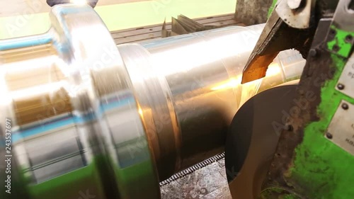 roll mill processing grinding on the machine