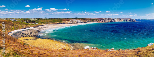 Photographie Panoramic view of beach Anse de Pen-Hat on the Presqu'ile de Crozon, Parc naturel regional d'Armorique