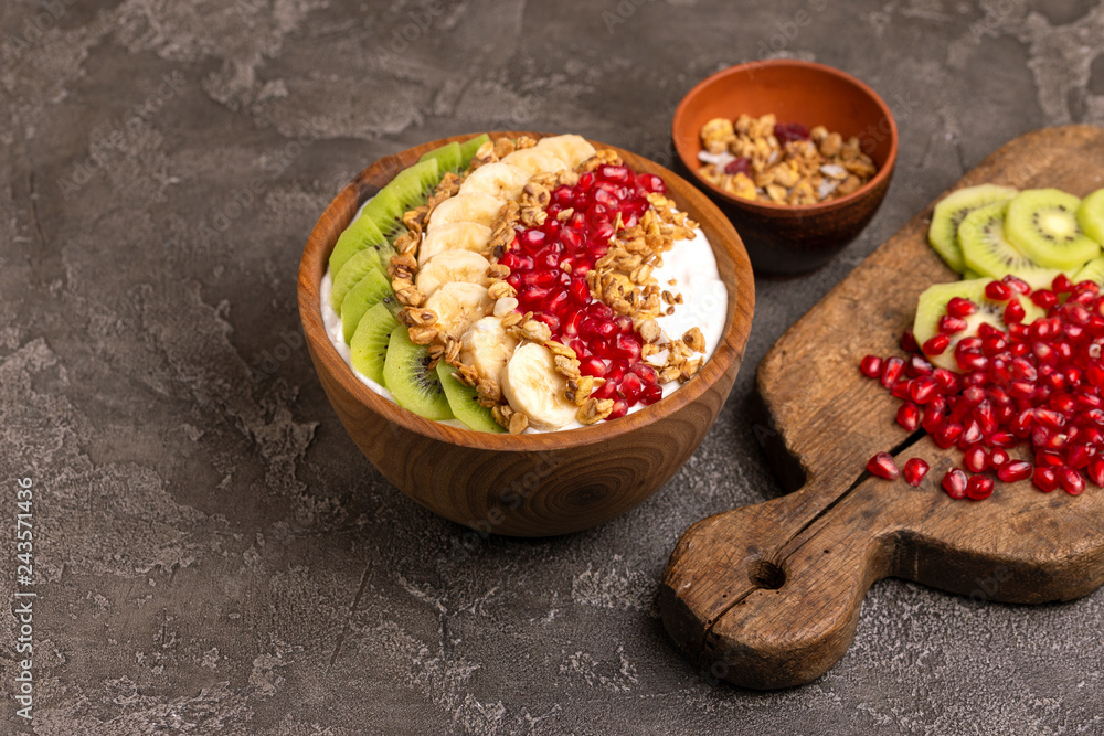 Vanilla acai bowl with kiwi, banana, pomegranate and granola Vanilla acai bowl with kiwi, banana, pomegranate and granola