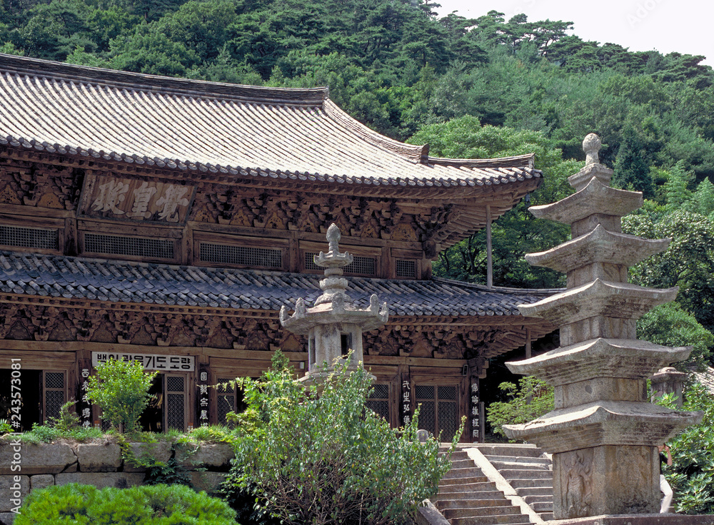 Hwaomsa Temple, Jirisan National Park, Korea Hwaomsa Temple, Jirisan National Park, Korea
