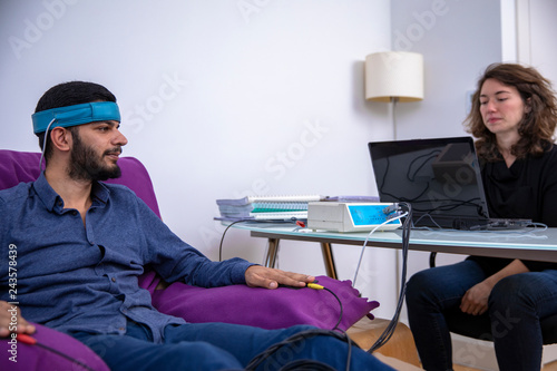 Obraz na płótnie Biofeedback Theraphy Patient Being Tested