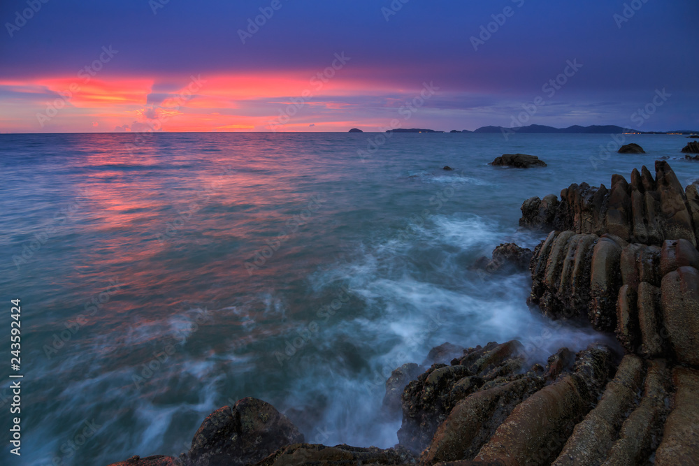 Naklejka premium Amazing beautiful Nature of Sunset Over the Sea with Twilight Sky at Sabah Borneo