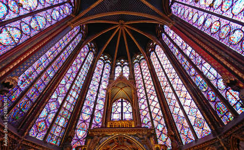Sainte Chapelle in Paris © suronin