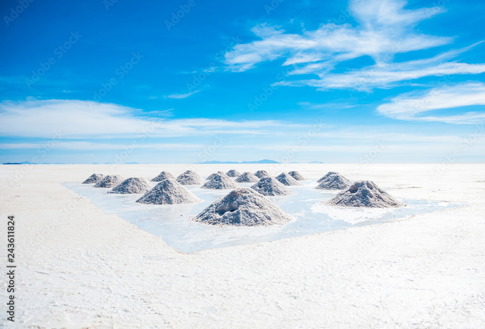 Sunshine scenery of Salar de Uyuni in Bolivia Sunshine scenery of Salar de Uyuni in Bolivia