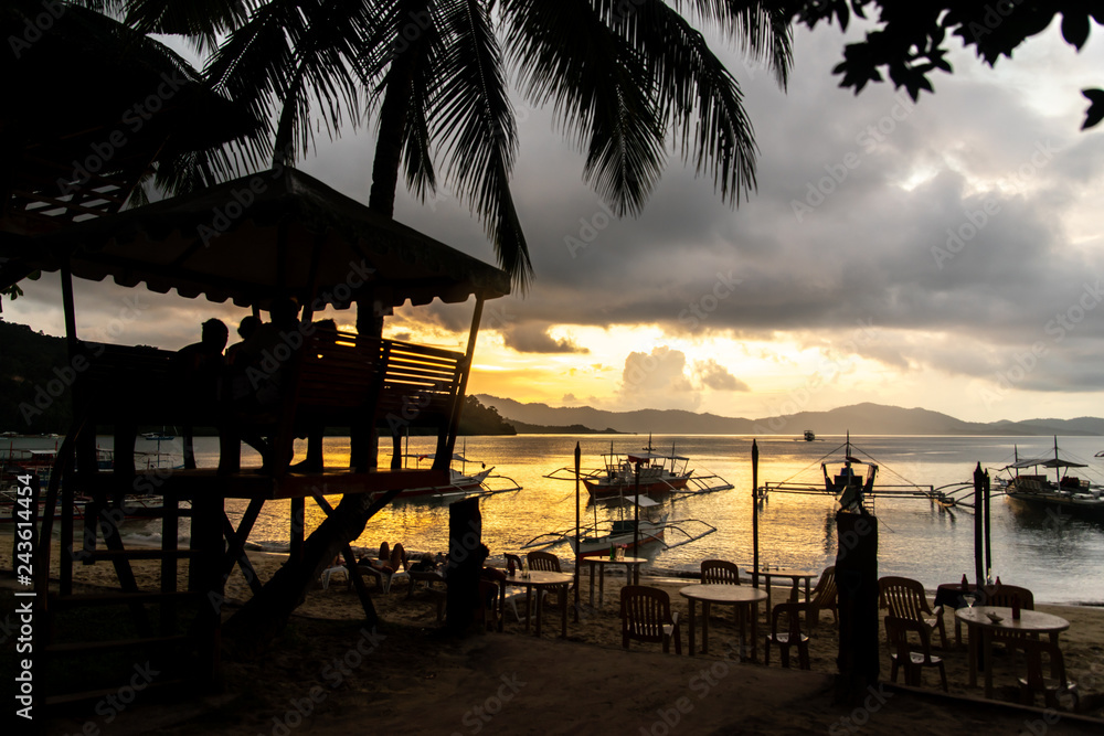 Naklejka premium Beautiful sunset at Port Barton, Paalawan