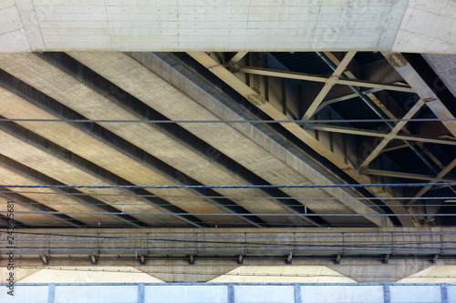 高架式線路の構造 © matubu