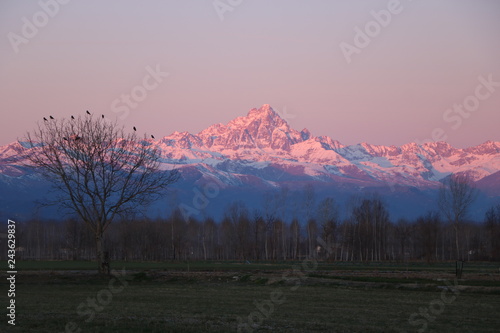 Vista del Monviso favolosa montagna in Piemonte, Italia