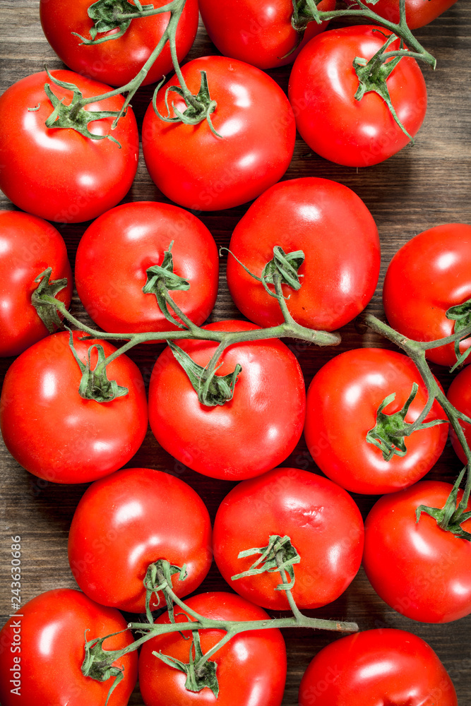 Fresh ripe tomatoes . Fresh ripe tomatoes .