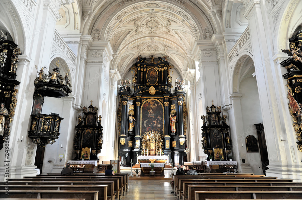Innenansicht, Stadtpfarrkirche St. Paul, die erste Kirche wurde bereits um 1050 dem hl. Paulus geweiht, Passau, Bayern, Deutschland, Europa