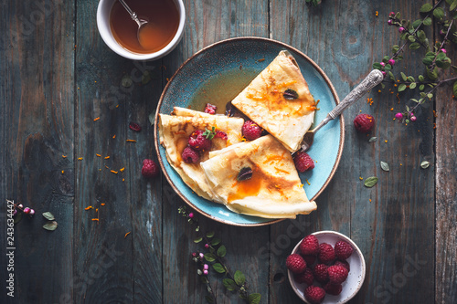 Crêpe Suzette Sauce agrumes et Rhum et Framboises pour la Chandeleur photo