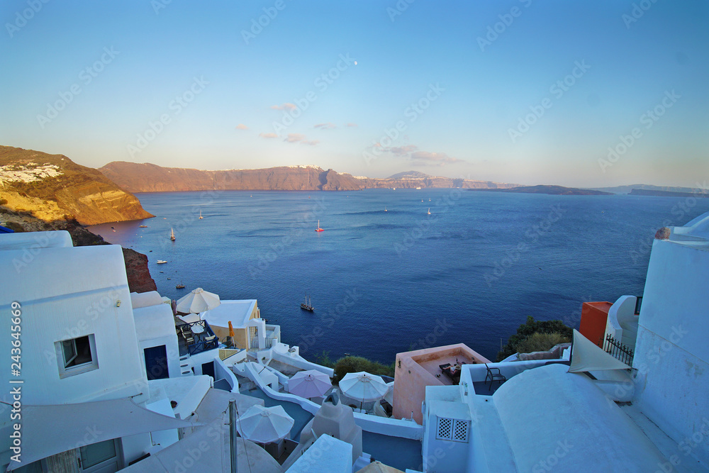 Obraz premium Beautiful and colorful view in Oia, Santorini