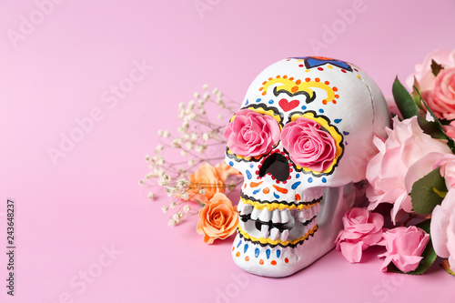 Obraz na plátně Painted human skull with flowers for Mexico's Day of the Dead on color backgroun