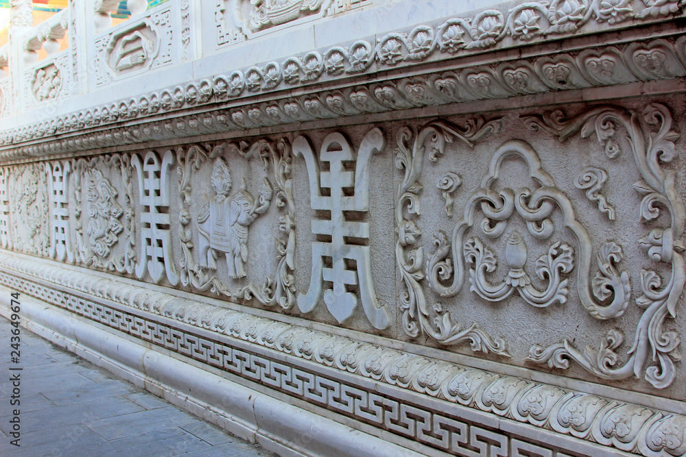 Obraz premium White marble sculpture