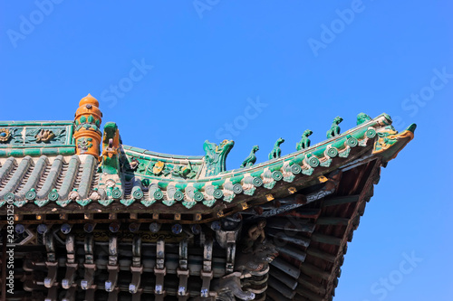 Glazed tile decoration on the roof