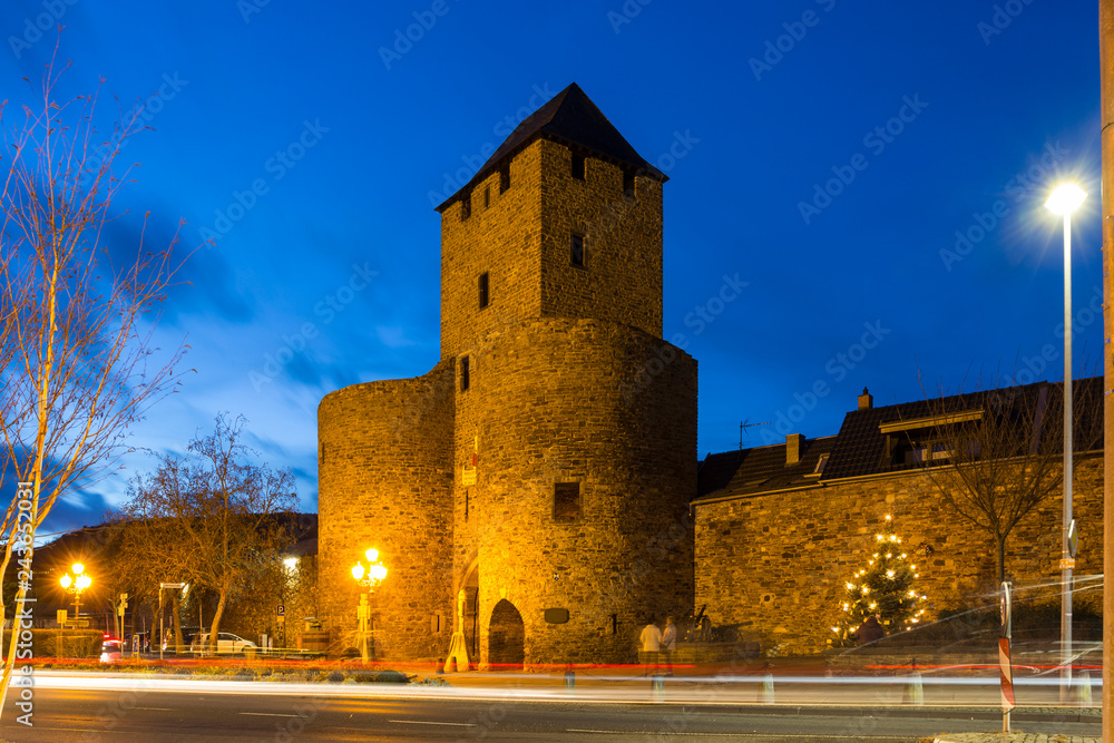 Ahrweiler, Ahrtor zur blauen Stunde