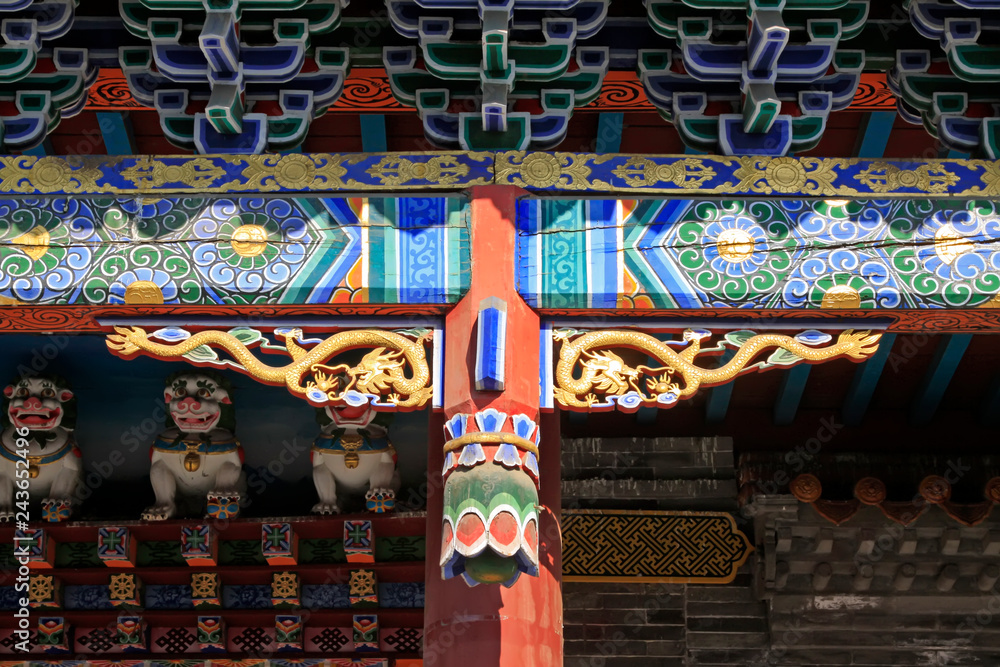 Fototapeta premium Doorcase decoration coloured drawing or pattern in a temple