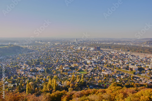Das Dorfzentrum von Mutten / Ausblick auf Basel