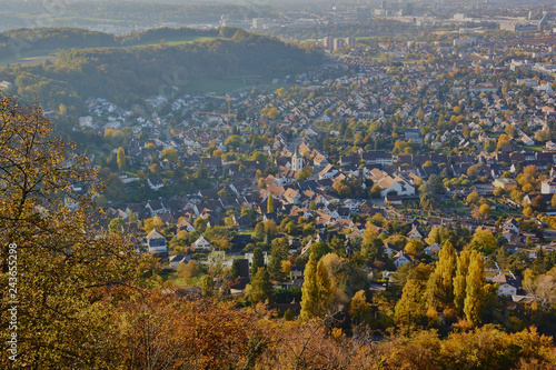 Das Dorfzentrum von Mutten / Ausblick auf Basel