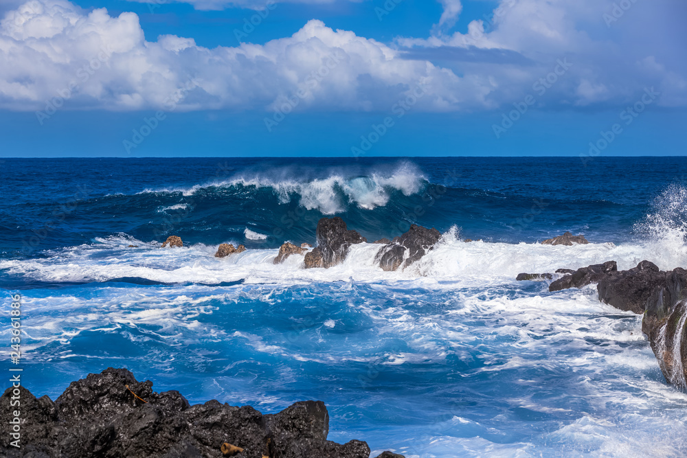 forte déferlante bleue, le Gouffre, île de la Réunion 