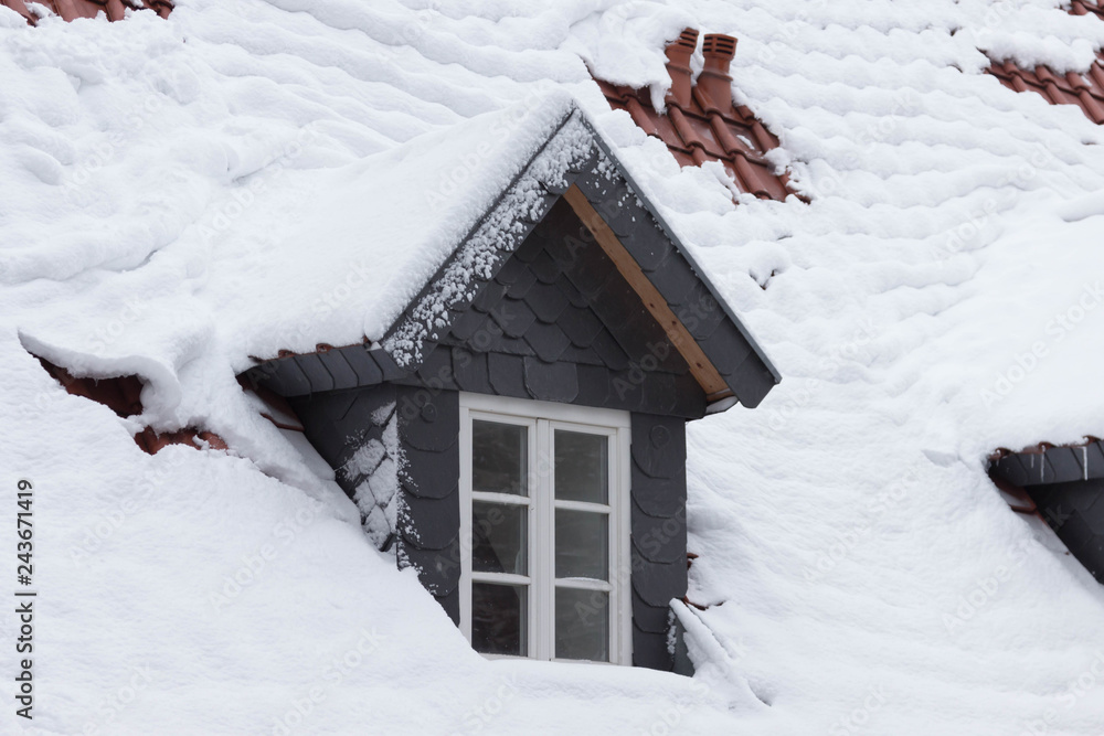 Wintereinbruch / Eingeschneite Gaube Wintereinbruch / Eingeschneite Gaube