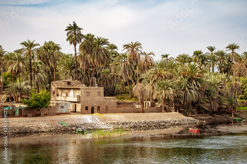 Fotografija Traditional housing on the banks of Nile River in Luxor Egypt