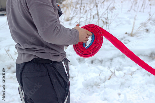 Принти на полотні man is holding a red towing rope