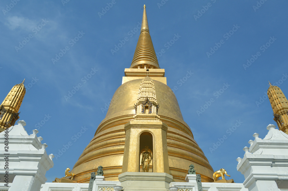 King Rama IV statue and golden pagoda, Bowonniwet Vihara temple, Bangkok, Central of Thailand King Rama IV statue and golden pagoda, Bowonniwet Vihara temple, Bangkok, Central of Thailand