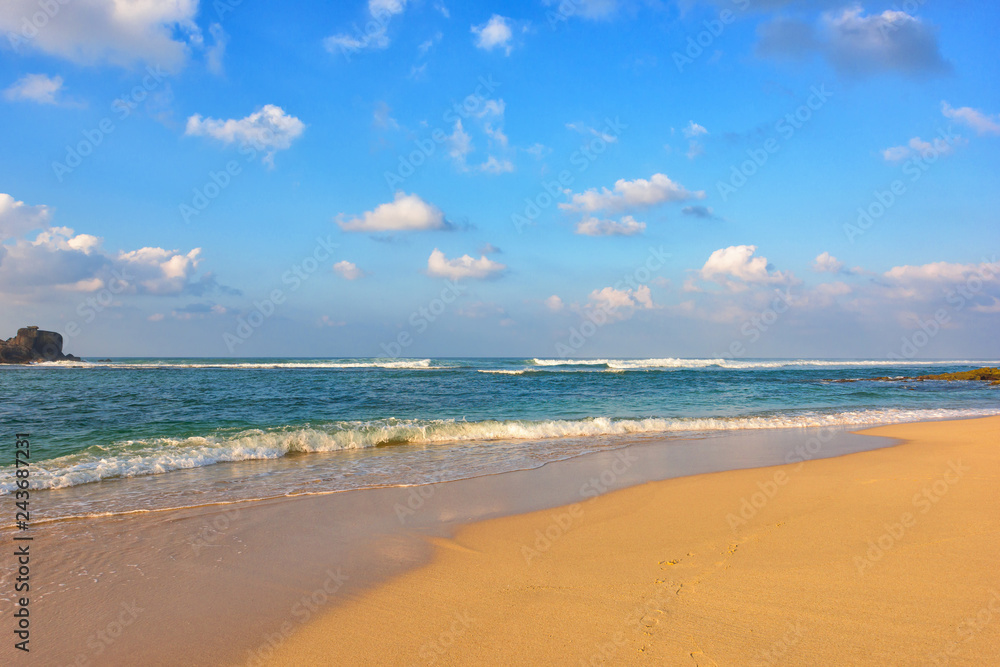 Naklejka premium Tropikalna plaża na Sri Lance