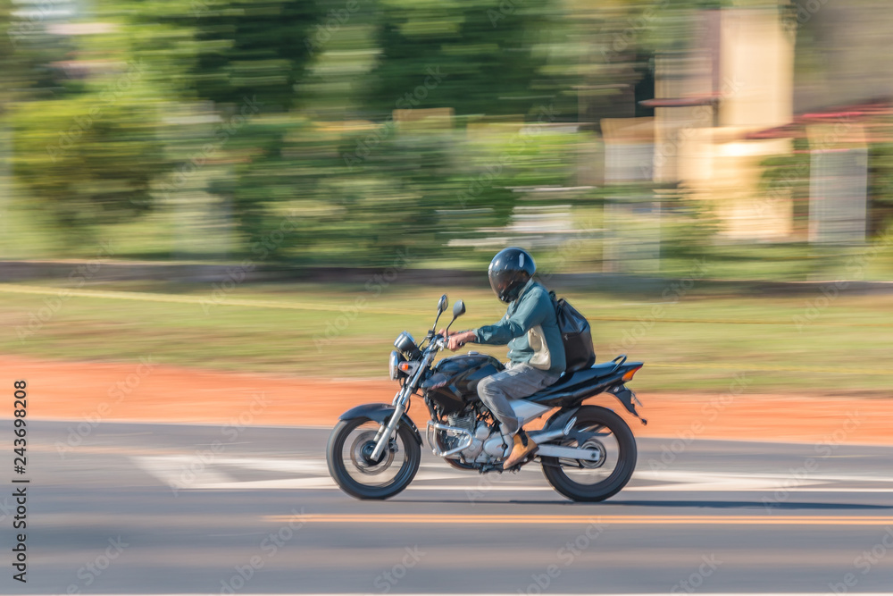 Panning motocicleta em alta velocidade