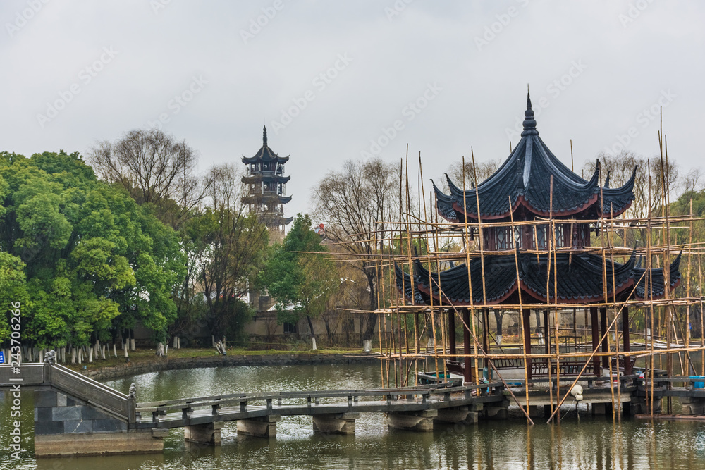 Naklejka premium Confucian temple of Zhouzhuang under the rain, China