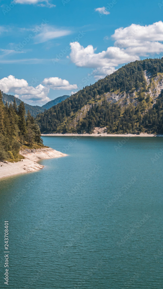 Smartphone HD Wallpaper of beautiful alpine view at the Sylvenstein lake - Bavaria - Germany