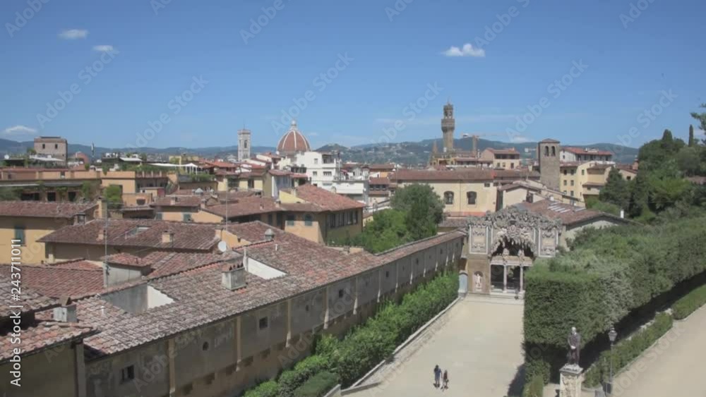 Vista dei Giardini di Firenze con architettura statue monumenti e fontane Vista dei Giardini di Firenze con architettura statue monumenti e fontane