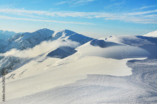 Górskie szczyty w zimie, Polska © VinyLove Foto