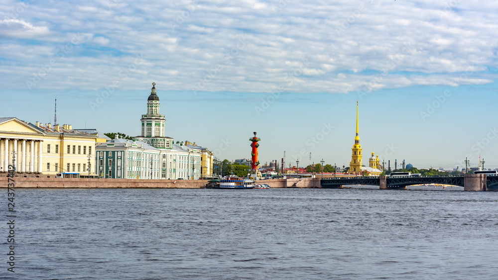 Obraz premium Saint Petersburg cityscape with Kunstkamera and Peter and Paul fortress, Russia