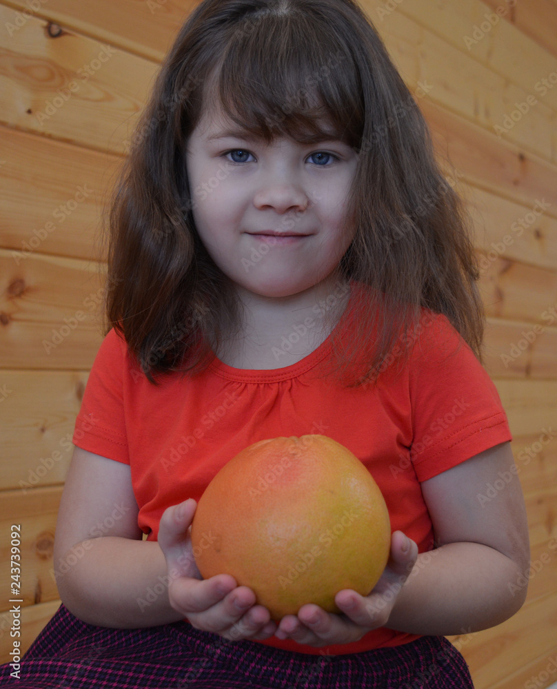 Fototapeta premium little girl with an apple