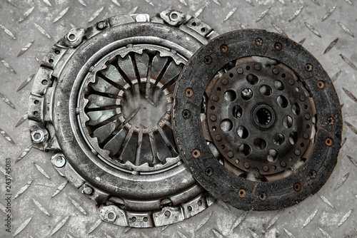elements of the old faulty car clutch kit