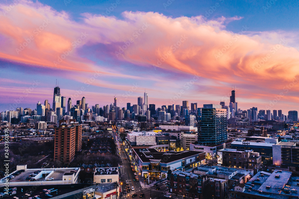 Obraz premium Chicago linia horyzontu przy zmierzchem