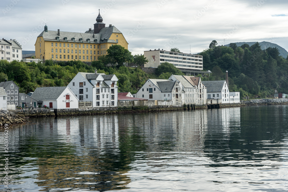 Hafen von Ålesund in Norwegen