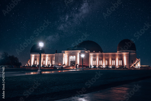 Valokuva Los Angeles, CA / USA - September 18 2018: Griffith Observatory at night with thousands of stars, full moon and a milky way in the skies