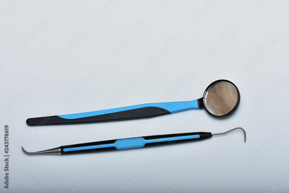  Dentist tools :Dental mirror and probe, periodontal scaler