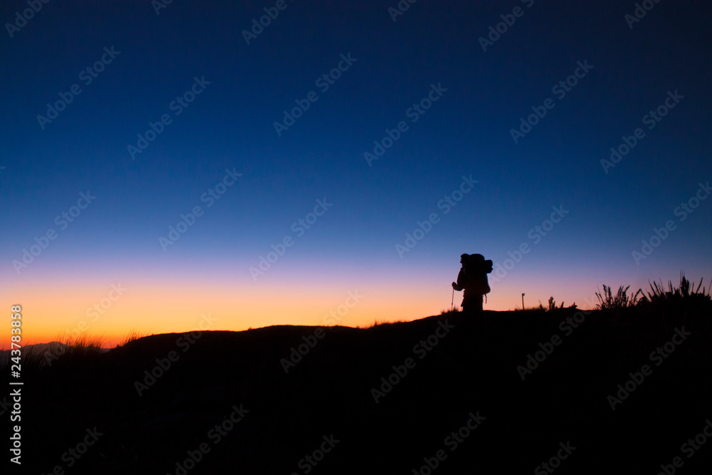 Fototapeta premium amanecer en las montañas