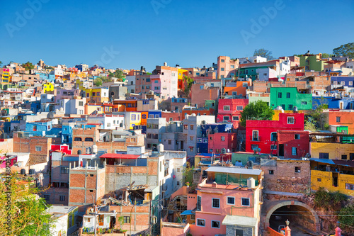 Tableau sur toile Guanajuato, Mexico, scenic colorful old town streets