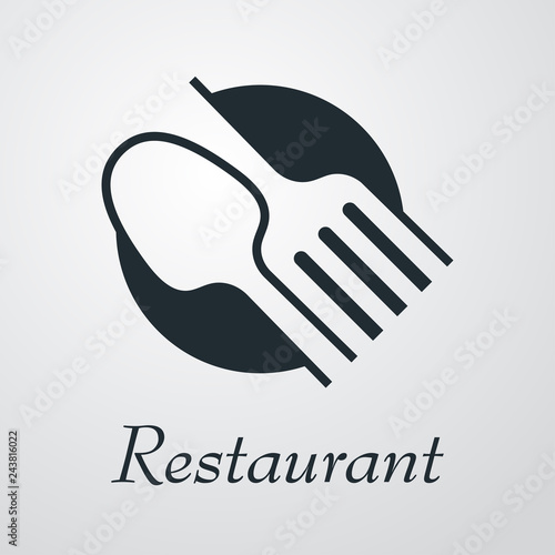 Logotipo con texto Restaurant con cubiertos en espacio negativo en círculo en fondo gris