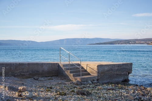 Stiege ins Meer bei Ebbe