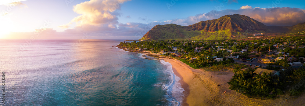 Fototapeta premium Powietrzna panorama Zachodnie wybrzeże Oahu, teren Papaoneone plaża. Hawaje, USA