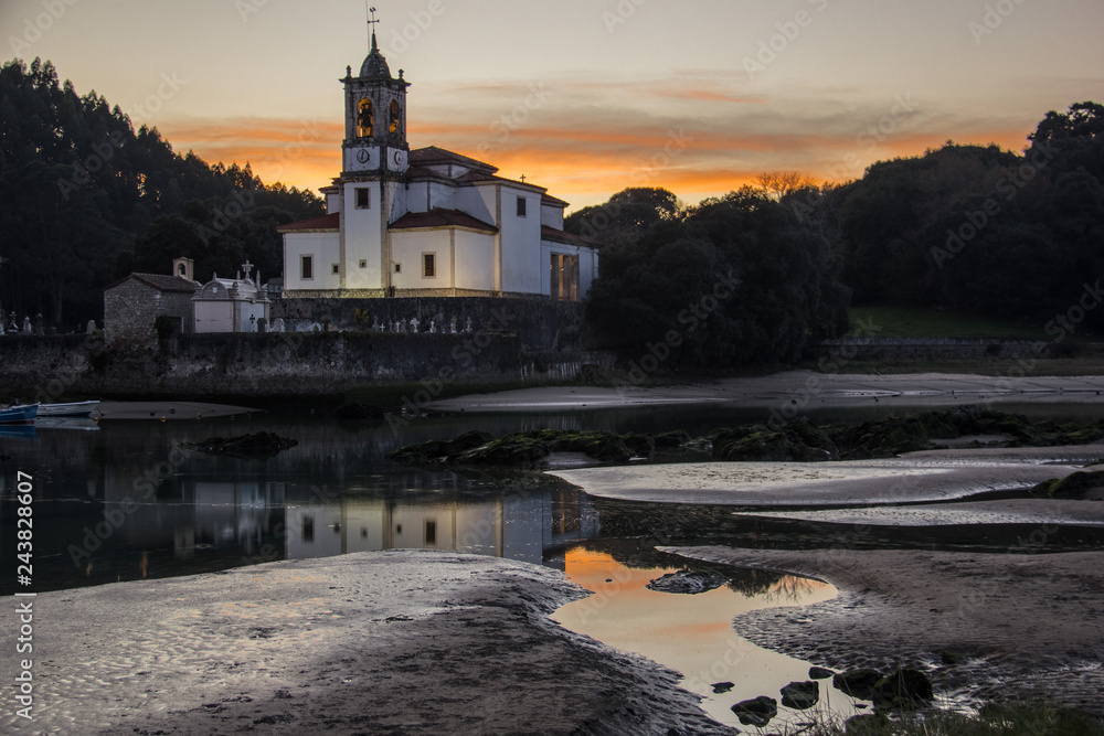 Obraz premium Parroquia de Niembro, España