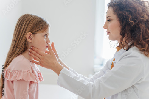 Wallpaper Mural Child at Medical Exam Torontodigital.ca