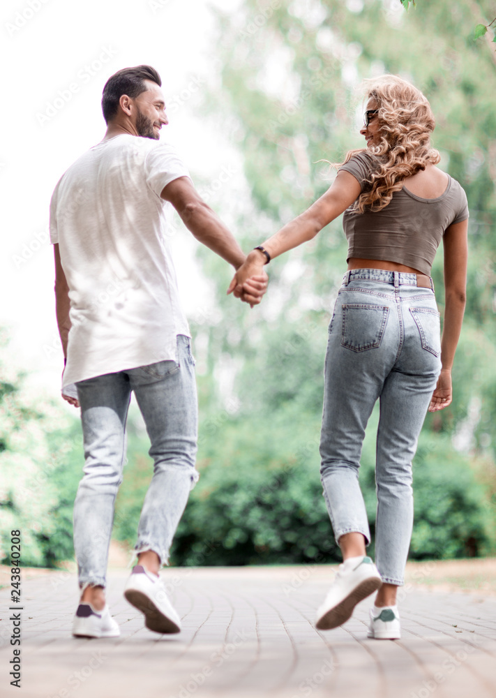 Obraz premium couple in love on a walk in the city Park