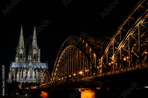 Cologne at night © Vanessa